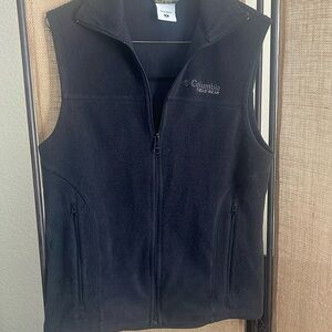Vest‎